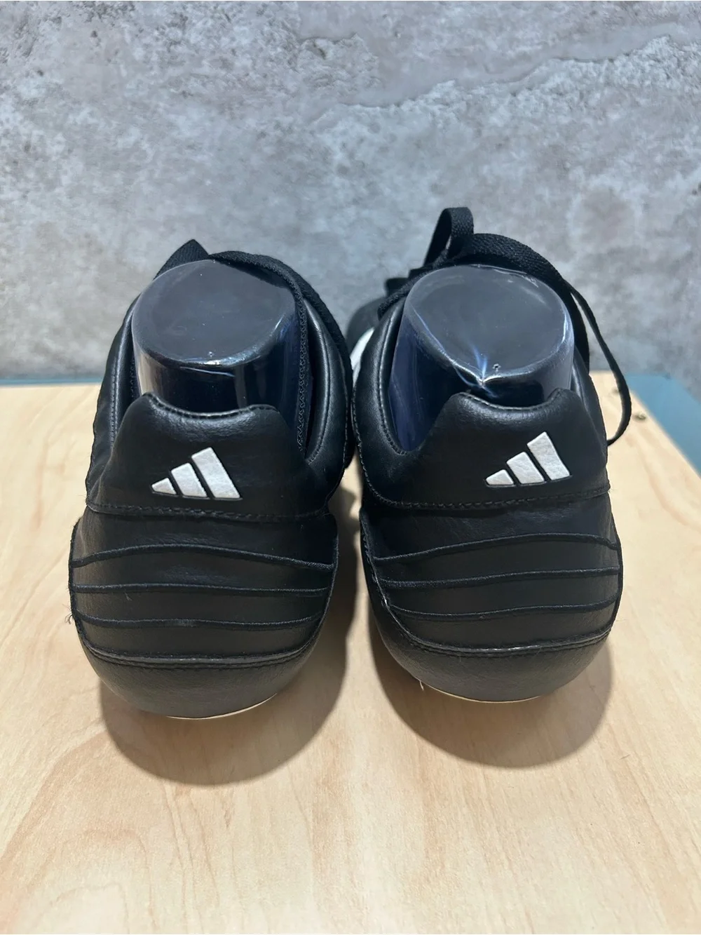 vintage Adidas soccer cleats men’s size 9.5